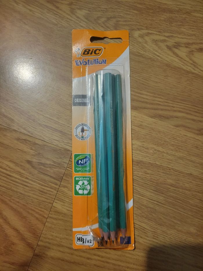 6 crayons de papier