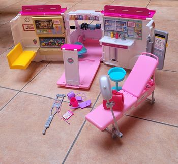 Barbie Véhicule Médical