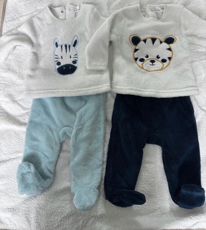 2 pyjamas