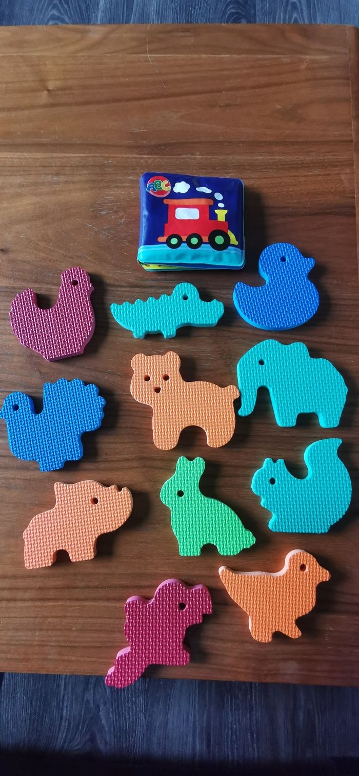 Jouets bain 1er âge neuf et livre