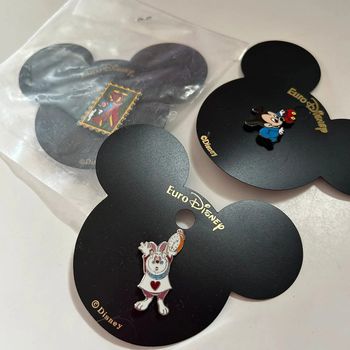 Lot 3 pins euro disney lapin alice mickey neuf