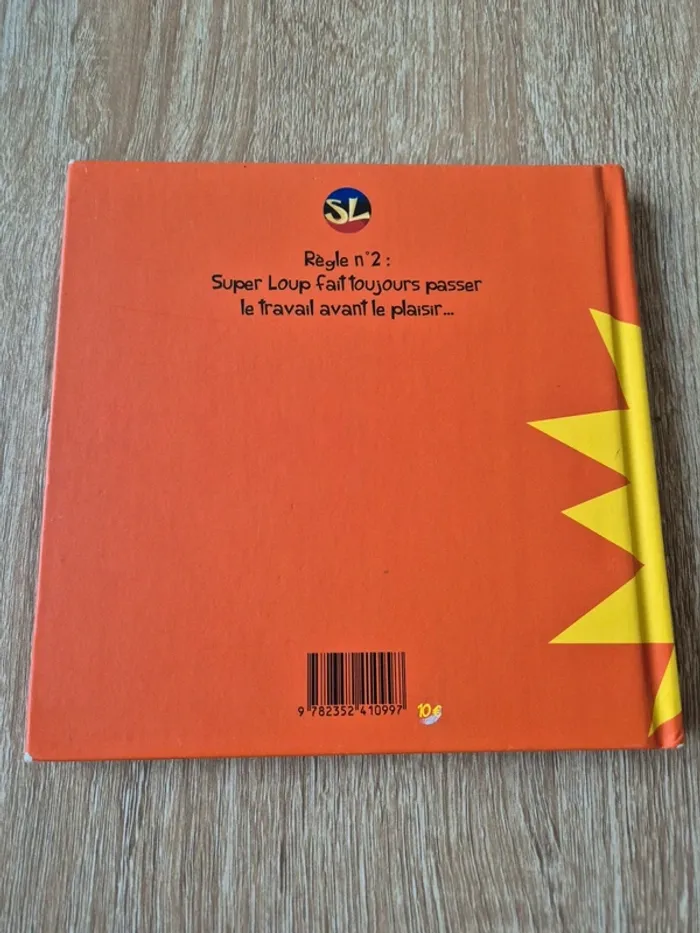 Livre Super Loup et les trois petits cochons - photo numéro 2