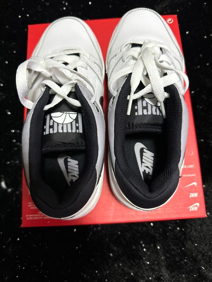 Baskets Nike Full Force LO Eur 35 - photo numéro 3