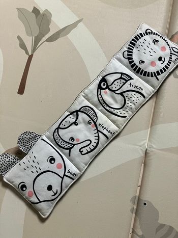 Livre tissu noir et blanc pour bébé 