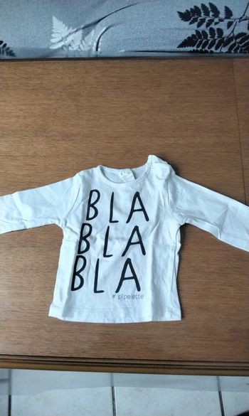 Chemise manches longues ,blanc avec une inscription ( bla bla bla) Kiabi, 3M, 56-62cm