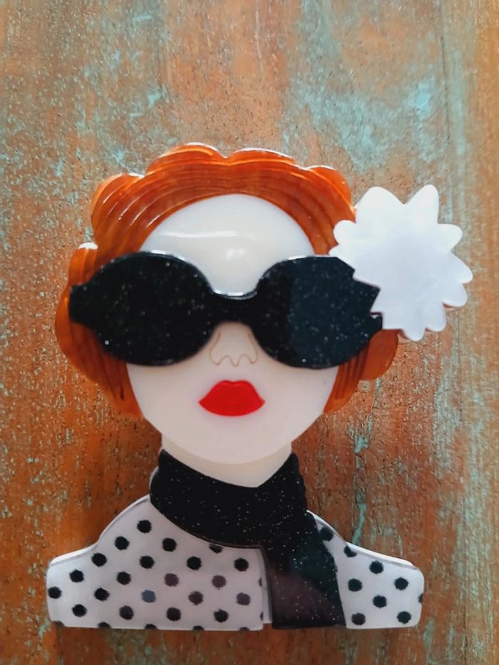 La rousse aux lunettes - photo numéro 2