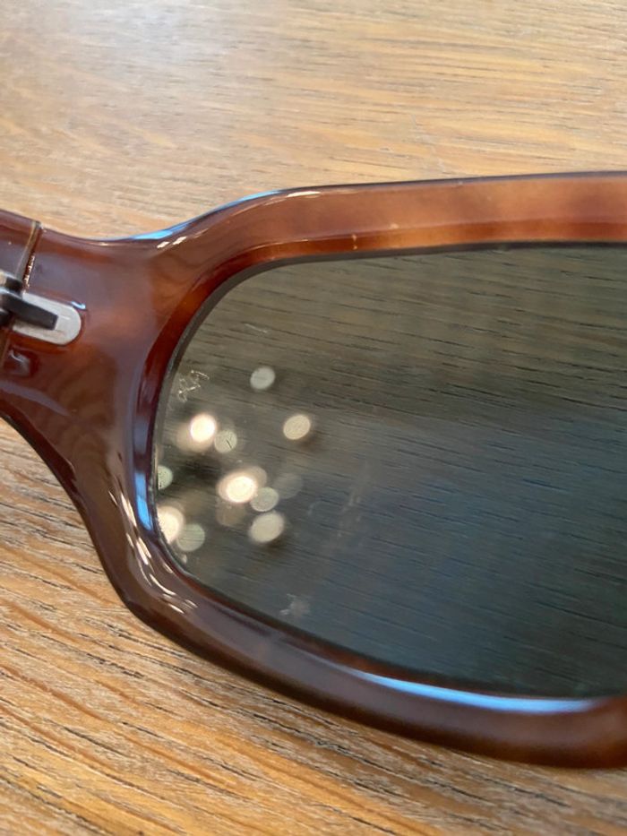 Paire de lunettes de soleil Ray-Ban brun foncé écaille modèle RB 4062 642/71 - photo numéro 14