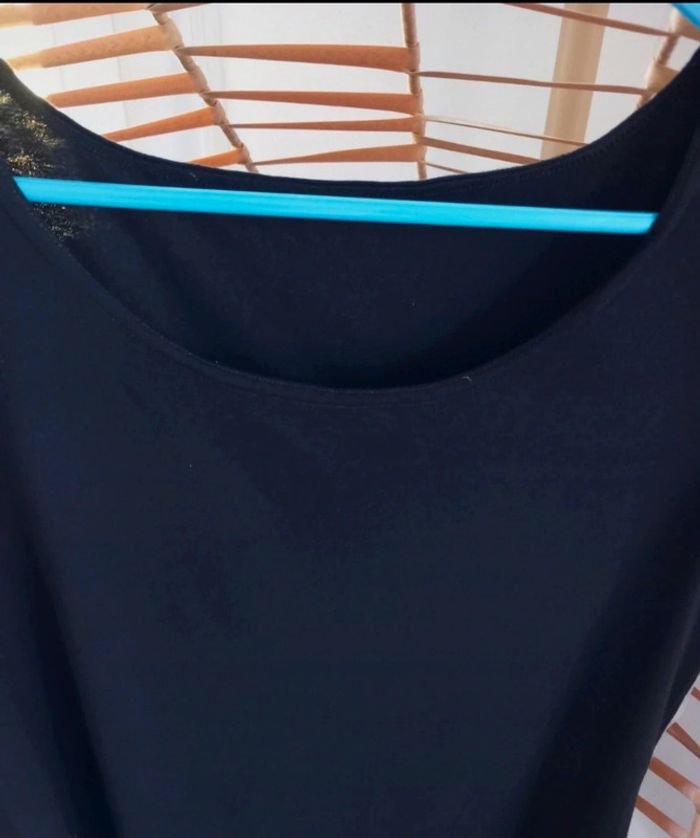 Tee short sans manches taille 46/48 - photo numéro 2
