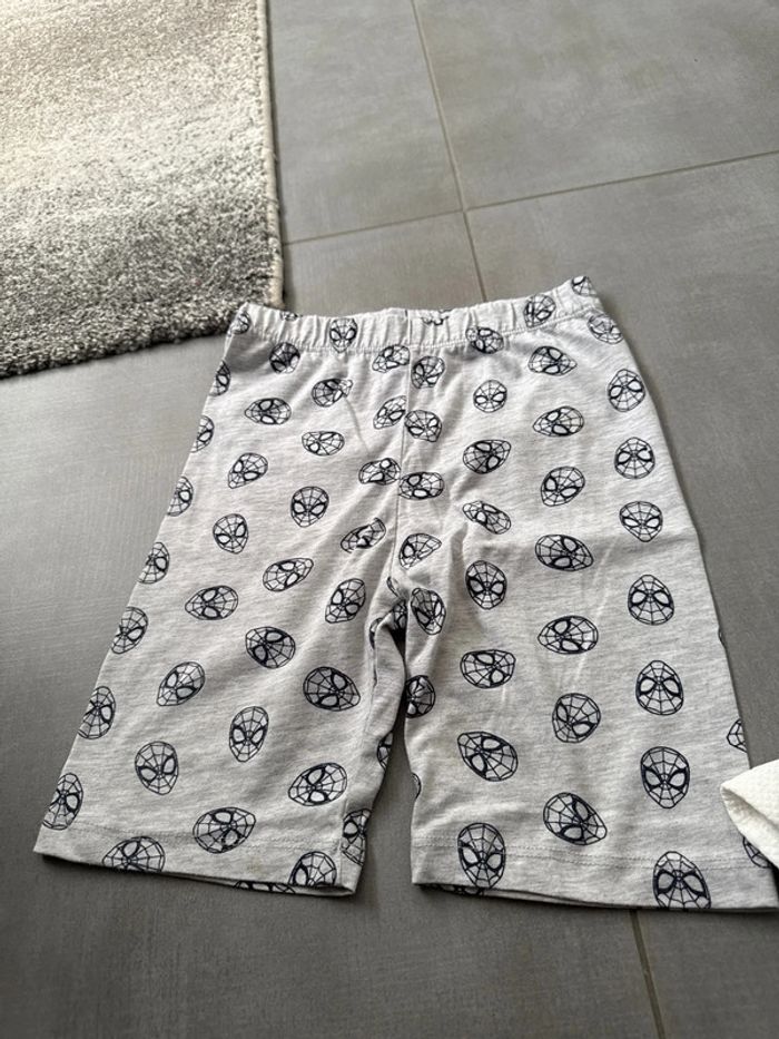 Short spiderman taille 104