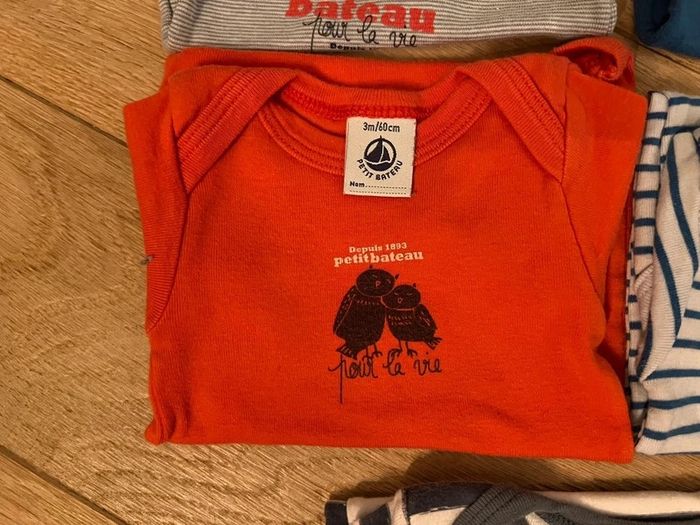 Lot de 5 bodies manche courte petit bateau 3 mois très bon état - photo numéro 3