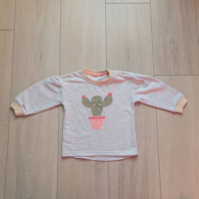 Pull fin gris. Fille 2 ans