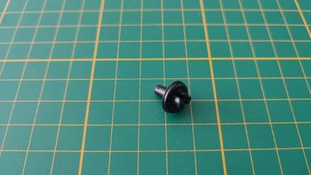 Pièce 12C du fascicule n°12 numéro 12 pièce détachée Renault R8 Gordini 1/8 1/8ème Eaglemoss collect