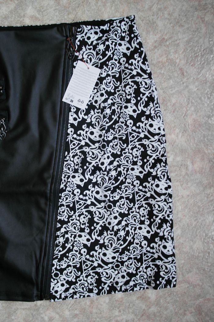 jupe Emily the Strange - taille M - photo numéro 4