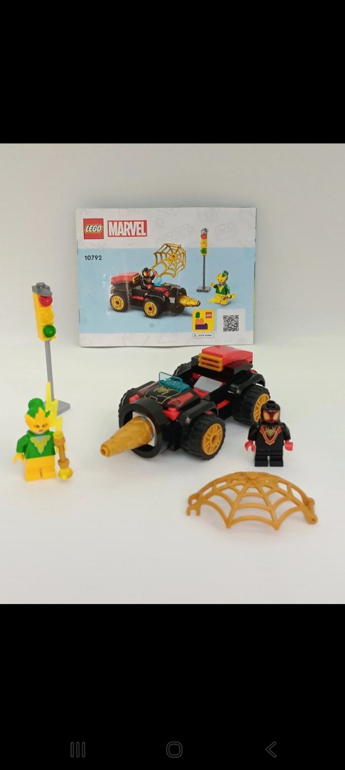 Figurine Lego Marvel spiderman 
Complet 
Avec Notice