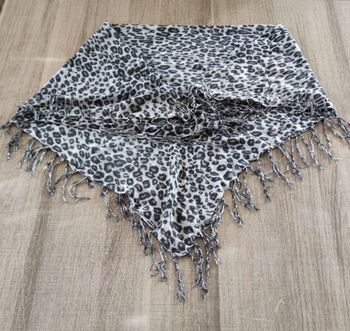 Foulard couleur gris léopard pour femme