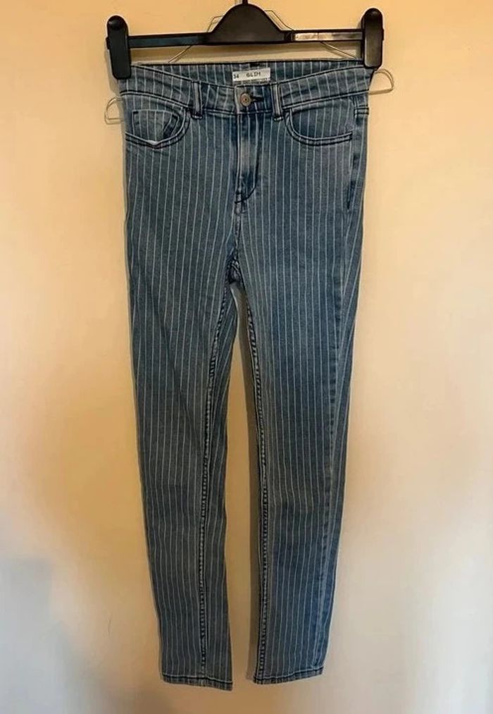 👖 Jean bleu à rayures blanches Kiabi Taille 34 👖