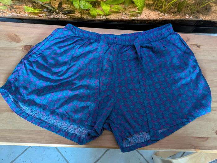 Joli short violet In extenso taille L motifs bleu turquoise
