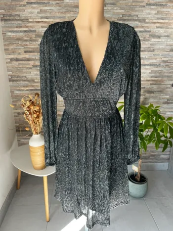 Petite robe noire détails argentés