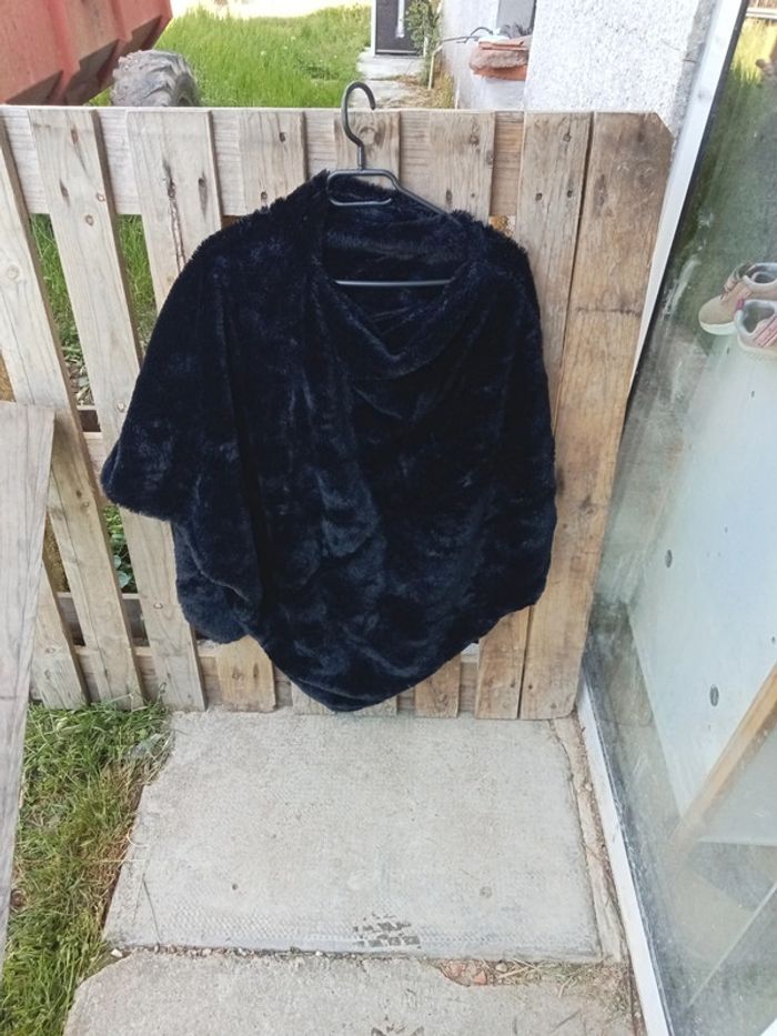 Poncho noir femme pilou pilou