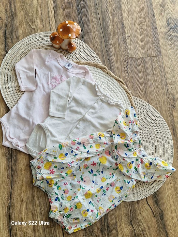 Ensemble Petit Bateau taille 6 mois