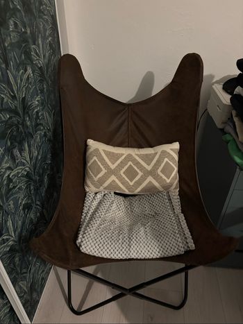 Fauteuil marron suédine