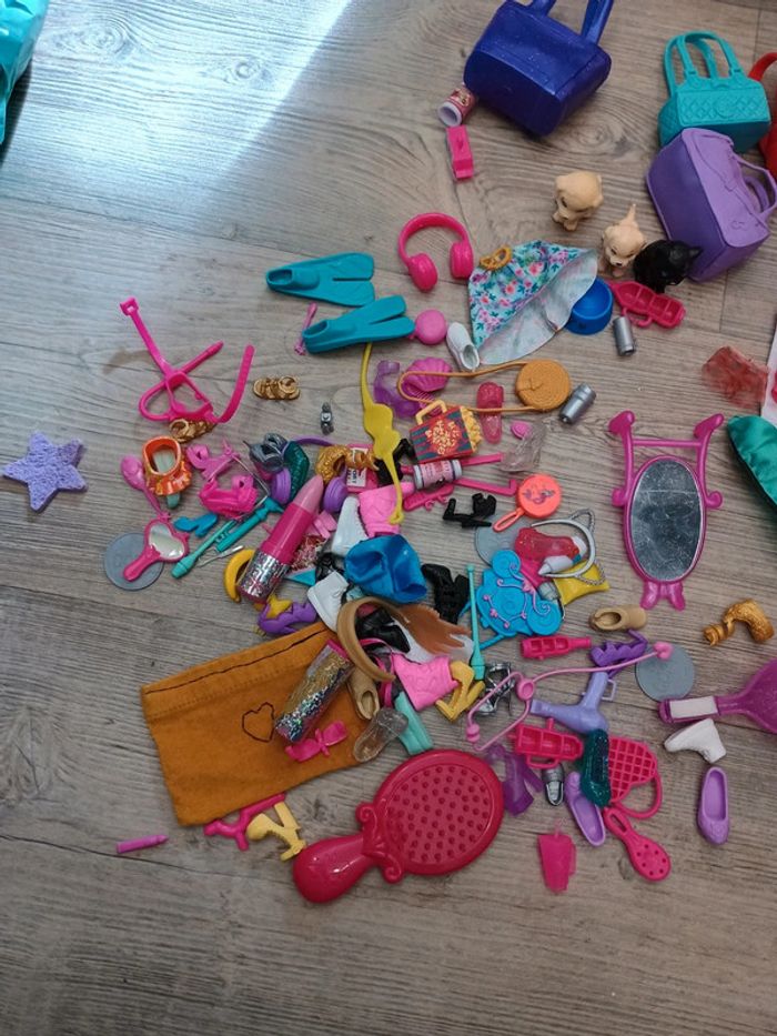 Lot de barbie avec différents accessoires - photo numéro 7