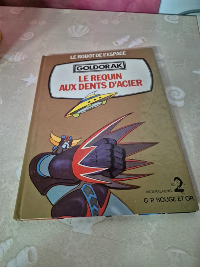 Livre goldorak le requin aux dents d acier