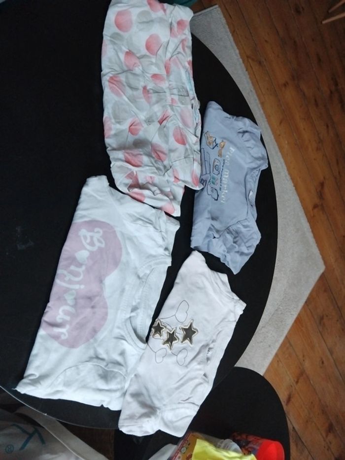 Lots de t-shirts - photo numéro 2