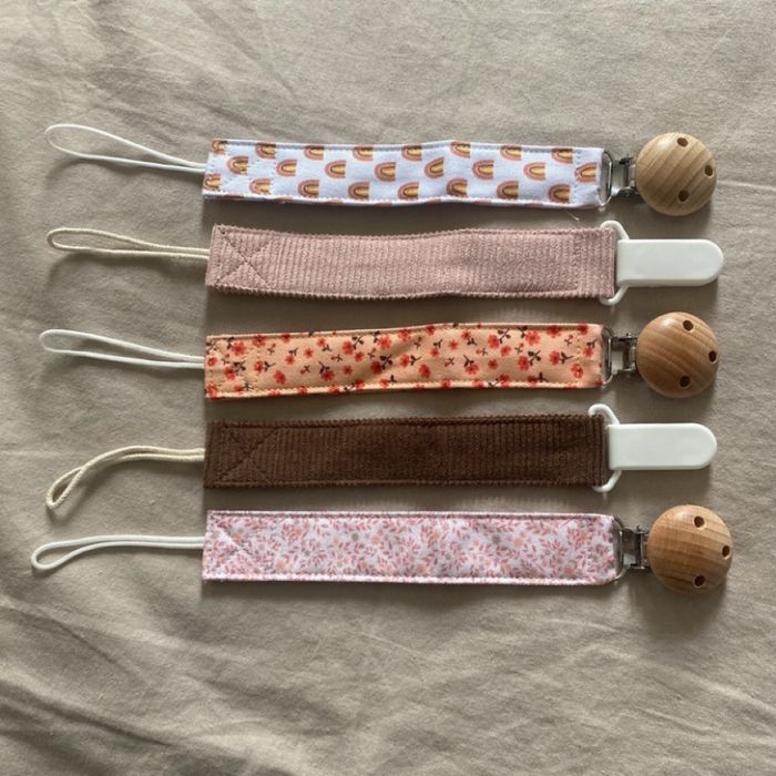 Attache tétine tissu
