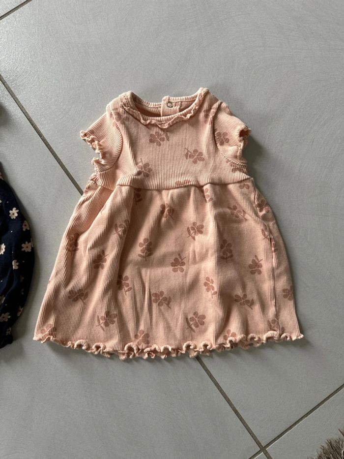 Robe et combinaison en 3 mois - photo numéro 3