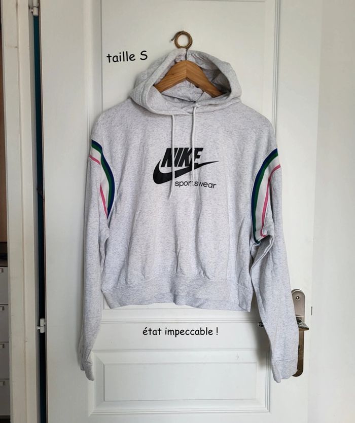 Sweat à capuche Nike taille S comme neuf !