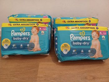 4 paquets de Couches Pampers baby-dry T4+