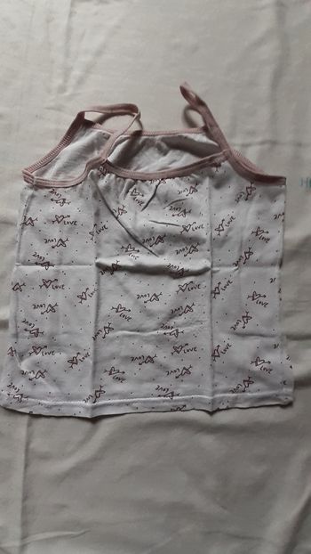 Débardeur blanc  motif cœur de Cupidon