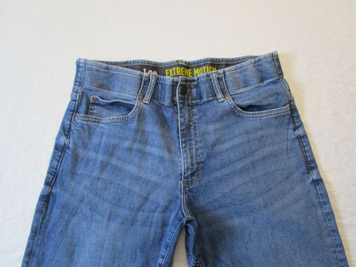 Jean homme LEE Extreme Motion coupe Straight Tapered Taille 42 W33 L32 Bleu (J262) - photo numéro 3