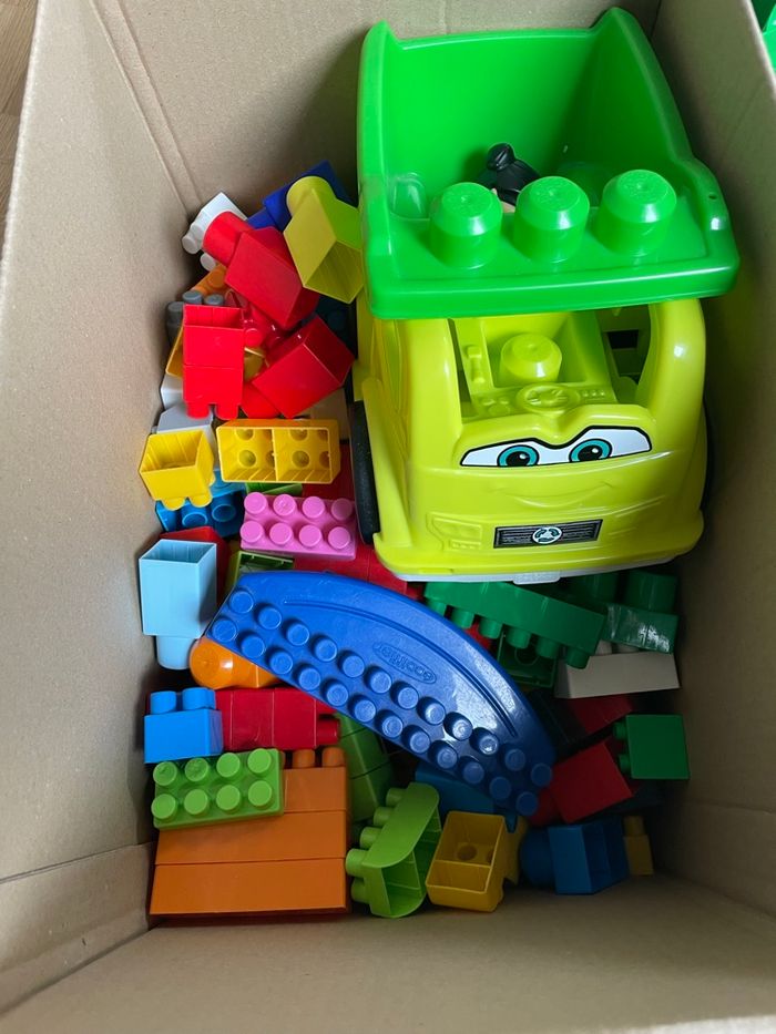 Lot de lego en plastique