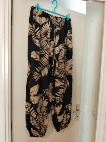 Pantalon large un motif
