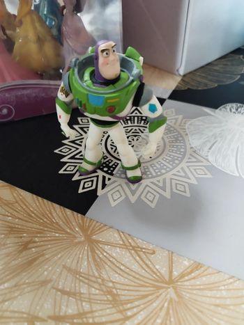 Figurine buzz