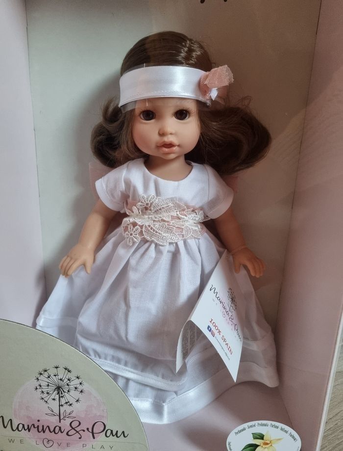 Très jolie poupée communion