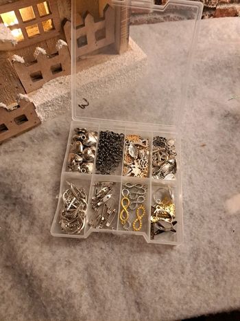 Breloques argenté et doré avec boîte