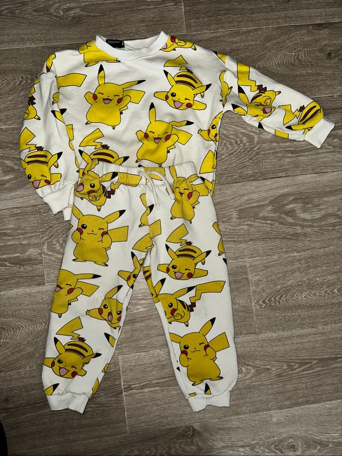Ensemble Pokémon pikachu
