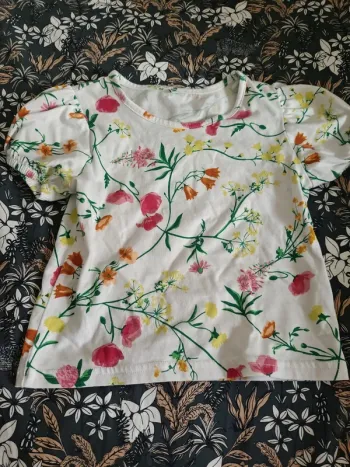 Tee-shirt blanc à fleurs 5ans