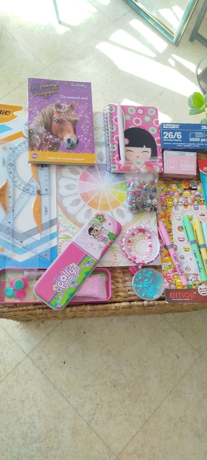 Lot fournitures scolaires pour enfants 🍍 - photo numéro 2