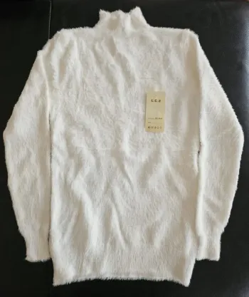 Joli Pull poilu Neuf taille unique