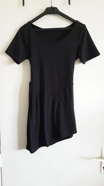 Robe noire asymétrique
