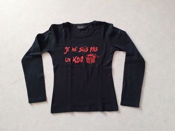 Maillot noir imprimé rouge