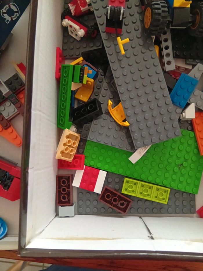 Boite Legos divers - photo numéro 4