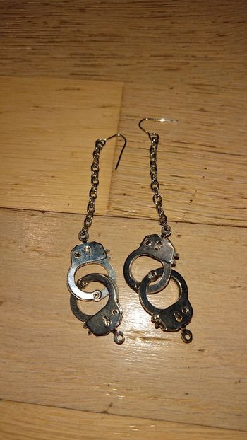 Boucles d'oreilles argentées menottes