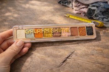 Palette de 9 couleurs chaudes pailletées 