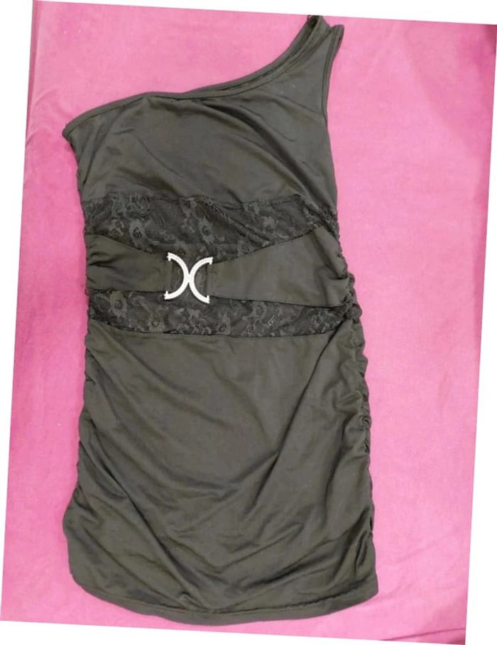 Robe noire très sexy asymétrique