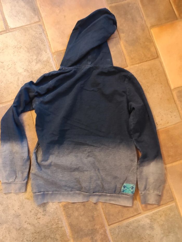Pull a capuche - photo numéro 3